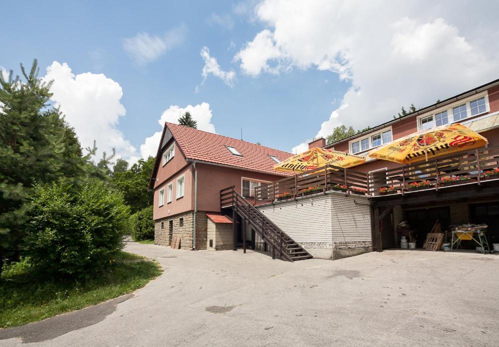 Monte Lope Hotel Bystrice pod Lopenikem Bagian luar foto