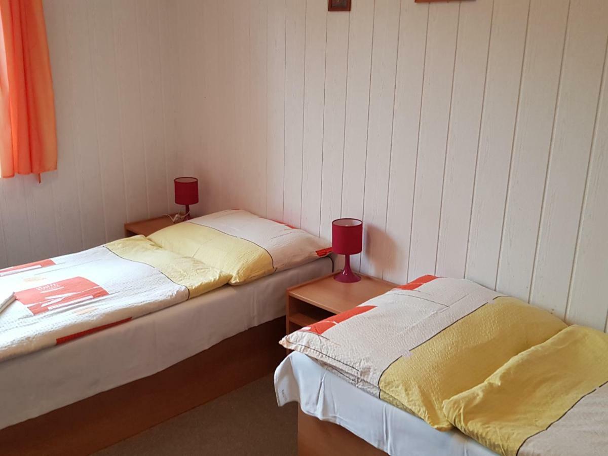 Monte Lope Hotel Bystrice pod Lopenikem Bagian luar foto